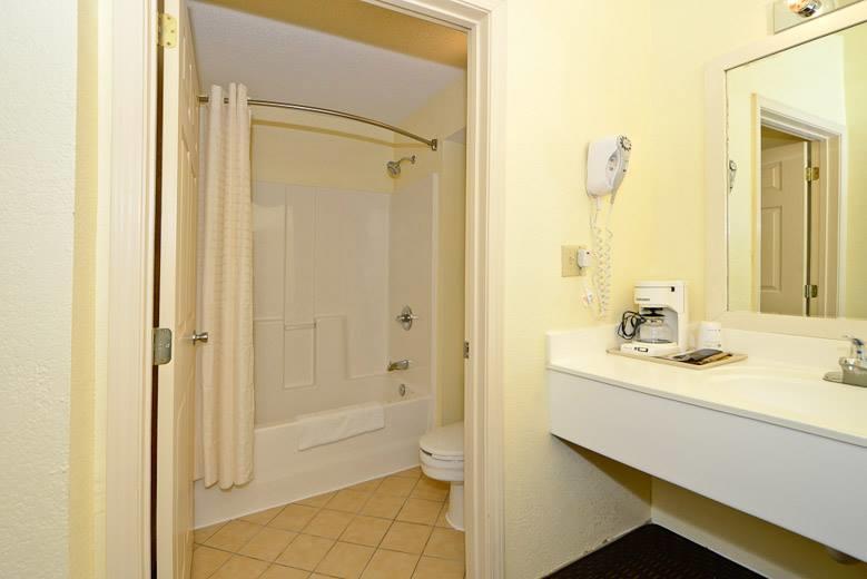 Manchester Heritage Inn & Suites エクステリア 写真