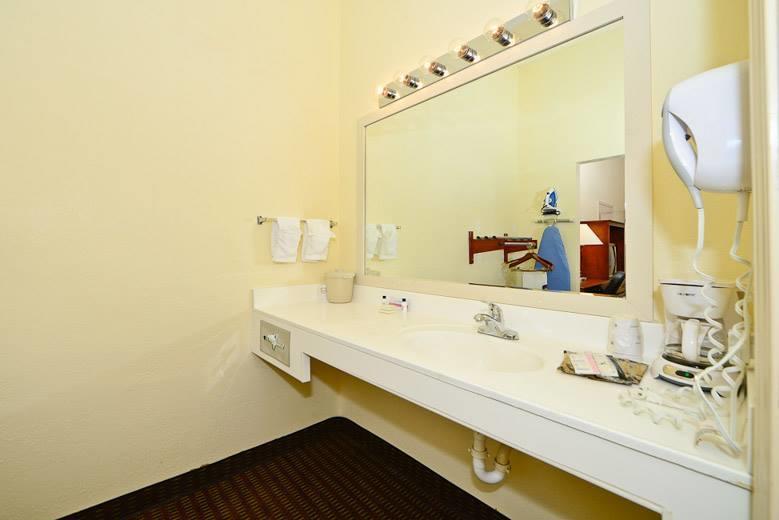 Manchester Heritage Inn & Suites エクステリア 写真